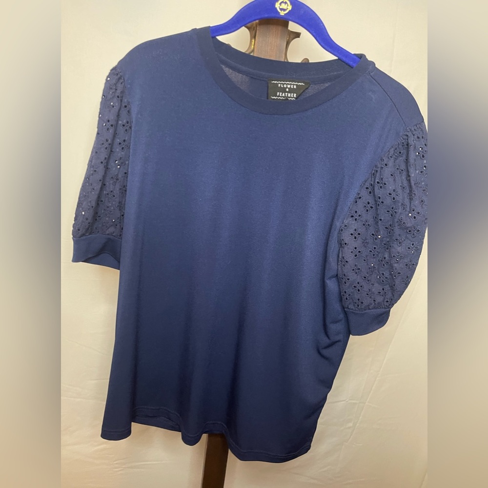 Flower & Feather Navy blue shirt | Size Large